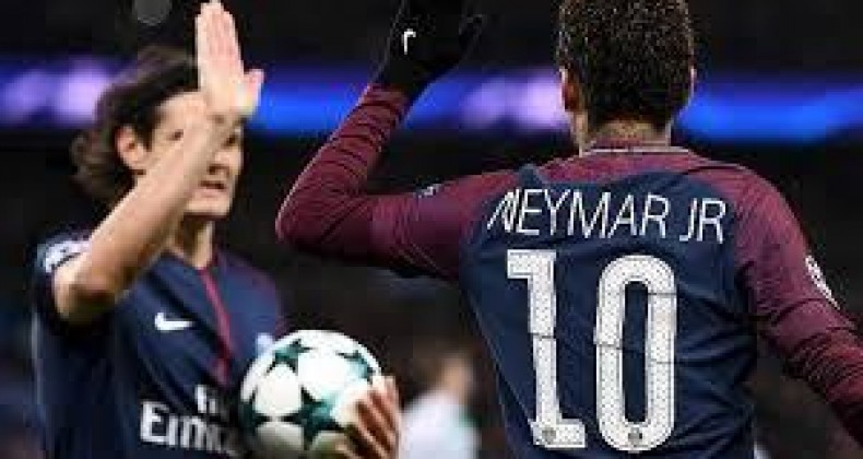 Autor de 4 gols, Neymar é vaiado por bater pênalti e adiar recorde de Cavani