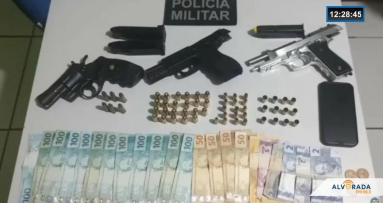 Homem é preso com arma, munições e dinheiro em Simplício Mendes